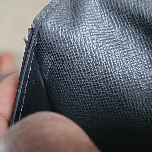 Louis Vuitton Brazza Wallet - Picture 7 of 8